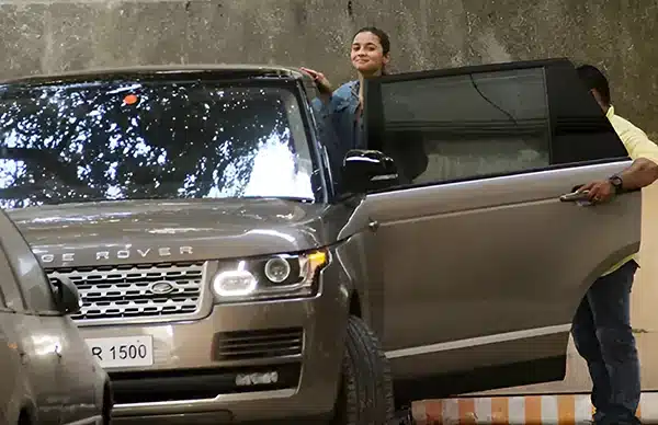 Alia Bhatt Range Rover LWB 1